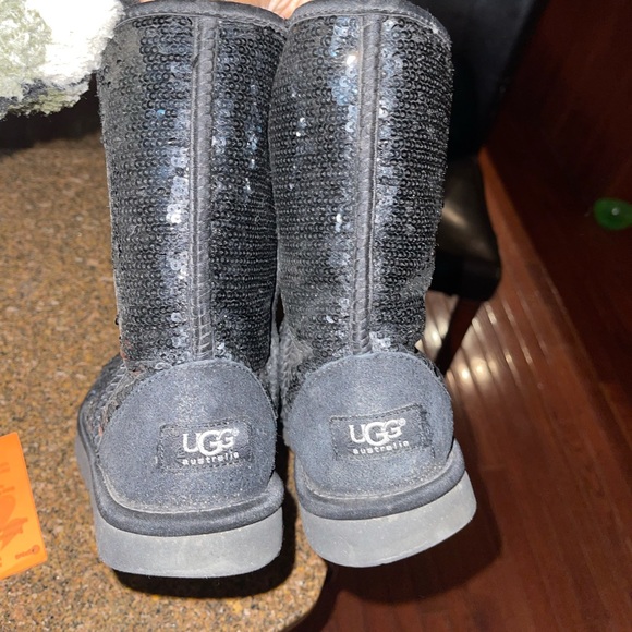 BLACK shimmery UGG BOOTS - Picture 9 of 12